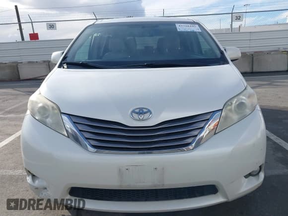 ✅ 2016 Toyota Sienna XLE • VIN: 5TDYK3DC3GS699067 • Lot: 43728442. Wystawiony na IAAI z przebiegiem 139 290 mil. Bezpłatny archiwum sprzedaży aukcyjnych z USA i szczegółowy raport historii pojazdu na DreamBid. Zdjęcie 13.