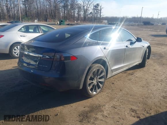 ✅ 2019 Tesla Model S 75D • VIN: 5YJSA1E2XKF331744 • Lot: 41483173. Listed on IAAI with Not provided. Free auction sales archive from the USA and detailed vehicle history report at DreamBid. Image 4.