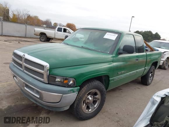 ✅ 1998 Dodge 1500 • VIN: 3B7HC12Z8WG103859 • Lot: 43722592. Wystawiony na IAAI z przebiegiem Nie podano. Bezpłatny archiwum sprzedaży aukcyjnych z USA i szczegółowy raport historii pojazdu na DreamBid. Zdjęcie 2.