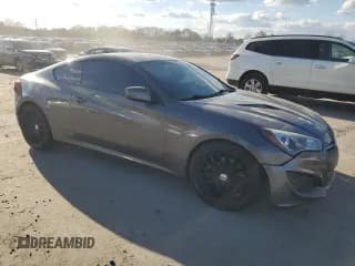 ✅ 2013 Hyundai Genesis Coupe 2.0T • VIN: KMHHT6KD8DU094443 • Lot: 82811614. Wystawiony na Copart z przebiegiem 74 340 mil. Bezpłatny archiwum sprzedaży aukcyjnych z USA i szczegółowy raport historii pojazdu na DreamBid. Zdjęcie 4.