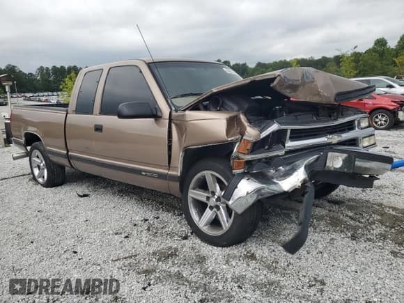 ✅ 1997 Chevrolet Silverado 1500 • VIN: 2GCEC19M1V1137369 • Lot: 69881065. Wystawiony na Copart z przebiegiem 283 640 mil. Bezpłatny archiwum sprzedaży aukcyjnych z USA i szczegółowy raport historii pojazdu na DreamBid. Zdjęcie 4.