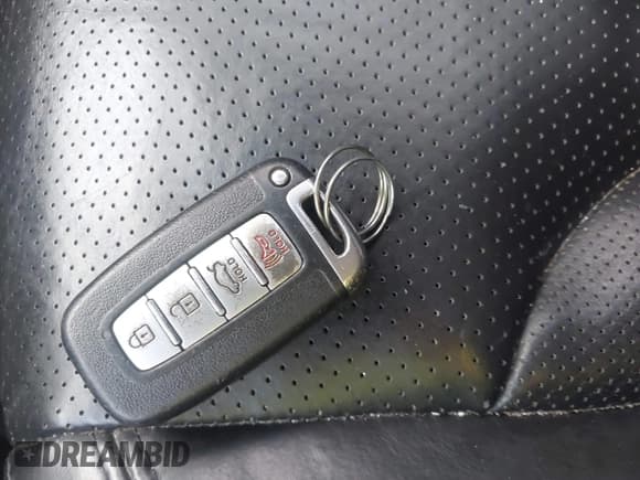 ✅ 2013 Hyundai Azera • VIN: KMHFG4JG9DA227997 • Lot: 43292883. Listed on IAAI with 136,707 mi. Free auction sales archive from the USA and detailed vehicle history report at DreamBid. Image 11.