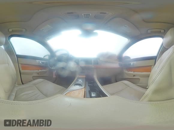 ✅ 2010 Jaguar XF Luxury • VIN: SAJWA0FA8AHR55379 • Lot: 82081234. Wystawiony na Copart z przebiegiem Nie podano. Bezpłatny archiwum sprzedaży aukcyjnych z USA i szczegółowy raport historii pojazdu na DreamBid. Zdjęcie 13.