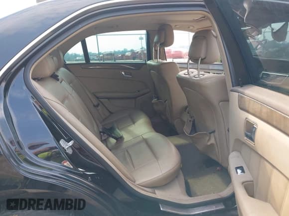 ✅ 2010 Mercedes-Benz E 350 Luxury • VIN: WDDHF5GB0AA095800 • Лот: 43084548. Опубликован ранее на IAAI с пробегом 201 746 миль. Бесплатный доступ к архиву аукционных продаж из США и подробный отчёт об истории автомобиля на DreamBid. Изображение 8.