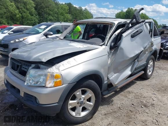 ✅ 2003 Ford Explorer XLT • VIN: 1FMZU73W53ZA27307 • Lot: 42332040. Listed on IAAI with 173,335 mi. Free auction sales archive from the USA and detailed vehicle history report at DreamBid. Image 6.