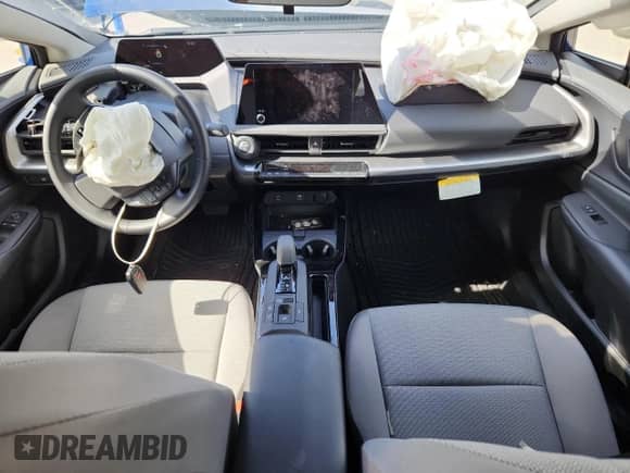 2024 Toyota Prius LE z VIN JTDACAAU8R3042804, wystawiony jako Copart lot #83799075 z przebiegiem 3 707 mil mil oraz Szkoda całkowita • Salvage title. Historia ofert i sprzedaży dostępna na DreamBid. Obrazek 8.