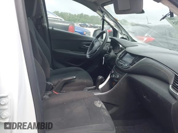 ✅ 2022 Chevrolet Trax LS • VIN: KL7CJKSM6NB526017 • Lot: 42267795. Listed on IAAI with 56,408 mi. Free auction sales archive from the USA and detailed vehicle history report at DreamBid. Image 5.