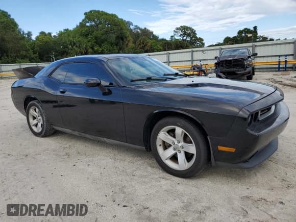 ✅ 2013 Dodge Challenger SXT • VIN: 2C3CDYAG8DH662846 • Lot: 73607164. Wystawiony na Copart z przebiegiem Nie podano. Bezpłatny archiwum sprzedaży aukcyjnych z USA i szczegółowy raport historii pojazdu na DreamBid. Zdjęcie 4.