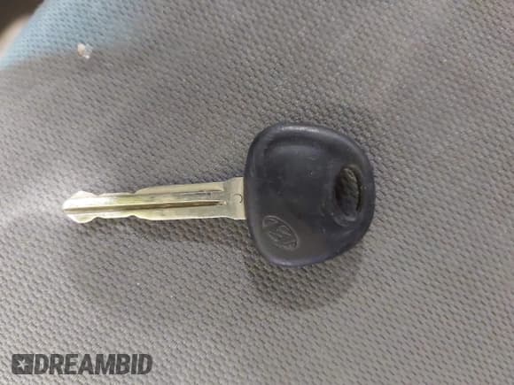 ✅ 2010 Hyundai Santa Fe GLS • VIN: 5NMSGDAB1AH355336 • Lot: 42802266. Listed on IAAI with 142,176 mi. Free auction sales archive from the USA and detailed vehicle history report at DreamBid. Image 11.