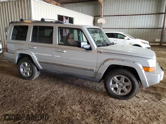 ✅ 2007 Jeep Commander Limited • VIN: 1J8HH58237C585270 • Lot: 64398624. Wystawiony na Copart z przebiegiem Nie podano. Bezpłatny archiwum sprzedaży aukcyjnych z USA i szczegółowy raport historii pojazdu na DreamBid. Zdjęcie 4.