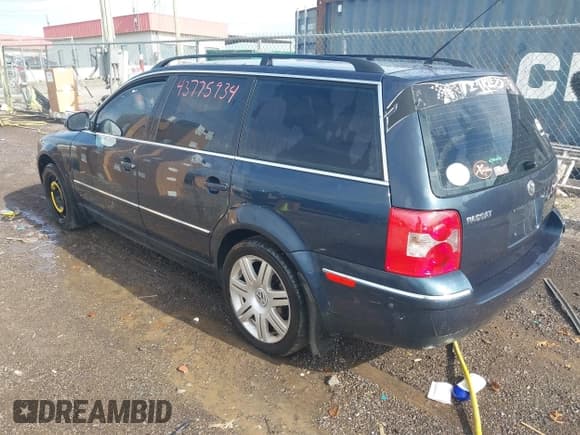 ✅ 2005 Volkswagen Passat GLX • VIN: WVWYU63B75E040674 • Lot: 43775934. Listed on IAAI with 272,182 mi. Free auction sales archive from the USA and detailed vehicle history report at DreamBid. Image 3.