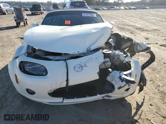 ✅ 2006 Mazda MX-5 Miata Touring • VIN: JM1NC25F560111562 • Lot: 41477085. Wystawiony na Copart z przebiegiem Nie podano. Bezpłatny archiwum sprzedaży aukcyjnych z USA i szczegółowy raport historii pojazdu na DreamBid. Zdjęcie 5.