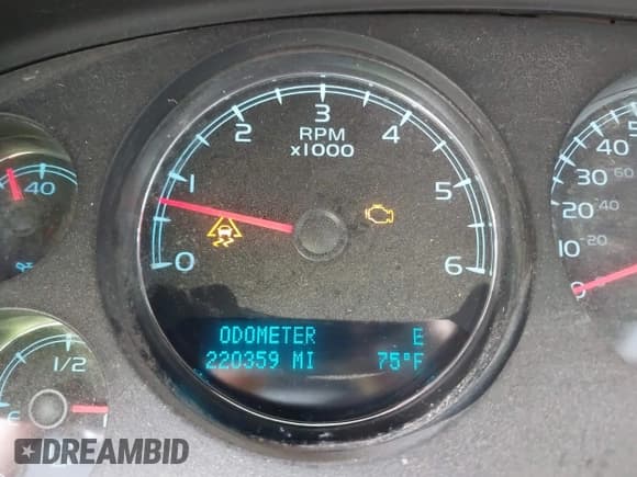 ✅ 2011 Chevrolet Silverado 1500 LTZ • VIN: 3GCPKTE3XBG290016 • Lot: 43051088. Wystawiony na IAAI z przebiegiem 220 359 mil. Bezpłatny archiwum sprzedaży aukcyjnych z USA i szczegółowy raport historii pojazdu na DreamBid. Zdjęcie 15.