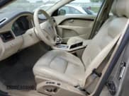 ✅ 2010 Volvo V70 • VIN: YV1982BWXA1164780 • Лот: 63483024. Опубликован ранее на Copart с пробегом 222 140 миль. Бесплатный доступ к архиву аукционных продаж из США и подробный отчёт об истории автомобиля на DreamBid. Изображение 7.