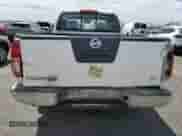 2011 Nissan Frontier SV z VIN 1N6AD0CU7BC435877, wystawiony jako Copart lot #57132265 z przebiegiem 141 862 mil mil oraz Czysty tytuł • Clean title. Historia ofert i sprzedaży dostępna na DreamBid. Obrazek 6.