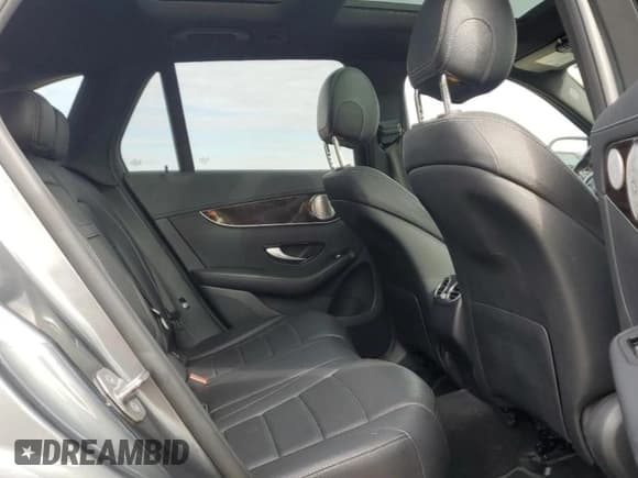 ✅ 2017 Mercedes-Benz GLC 300 • VIN: WDC0G4KB7HF123802 • Lot: 90596245. Wystawiony na Copart z przebiegiem 100 995 mil. Bezpłatny archiwum sprzedaży aukcyjnych z USA i szczegółowy raport historii pojazdu na DreamBid. Zdjęcie 11.