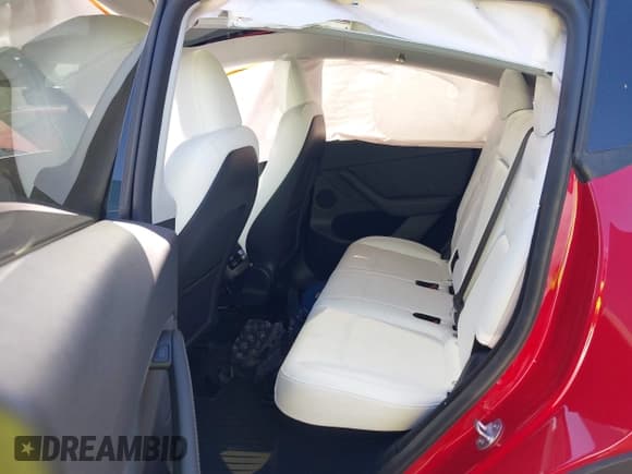 ✅ 2023 Tesla Model Y Performance • VIN: 7SAYGDEF9PF924907 • Lot: 43384203. Wystawiony na IAAI z przebiegiem 16 211 mil. Bezpłatny archiwum sprzedaży aukcyjnych z USA i szczegółowy raport historii pojazdu na DreamBid. Zdjęcie 8.