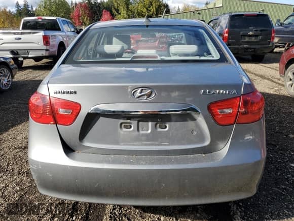 2010 Hyundai Elantra GLS z VIN KMHDU4AD6AU060384, wystawiony jako Copart lot #76948124 z przebiegiem 98 851 mil mil oraz Szkoda całkowita • Salvage title. Historia ofert i sprzedaży dostępna na DreamBid. Obrazek 6.
