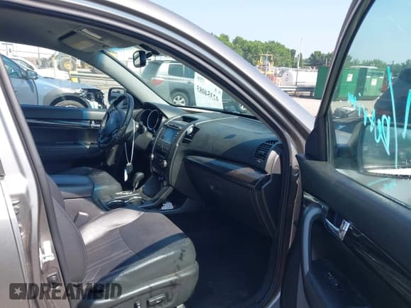 ✅ 2013 Kia Sorento EX • VIN: 5XYKU4A60DG330955 • Lot: 42354083. Listed on IAAI with 144,962 mi. Free auction sales archive from the USA and detailed vehicle history report at DreamBid. Image 5.