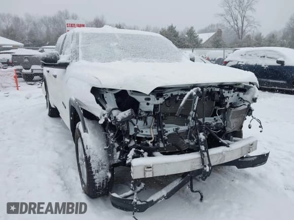 ✅ 2024 Toyota Tundra SR5 • VIN: 5TFLA5DB6RX192547 • Lot: 41385022. Listed on IAAI with 9,177 mi. Free auction sales archive from the USA and detailed vehicle history report at DreamBid. Image 1.
