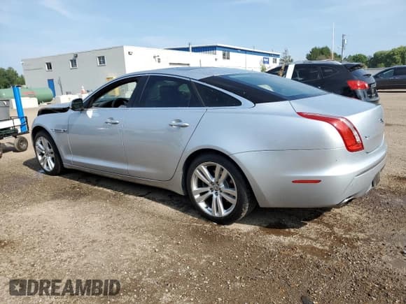 ✅ 2011 Jaguar XJ • VIN: SAJXA1CB8BLV02787 • Лот: 63916515. Опубликован ранее на Copart с пробегом 95 083 миль. Бесплатный доступ к архиву аукционных продаж из США и подробный отчёт об истории автомобиля на DreamBid. Изображение 2.