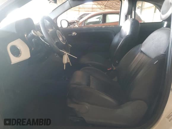 ✅ 2013 FIAT 500 Turbo Cattiva • VIN: 3C3CFFHH3DT573772 • Lot: 91402445. Wystawiony na Copart z przebiegiem 115 029 mil. Bezpłatny archiwum sprzedaży aukcyjnych z USA i szczegółowy raport historii pojazdu na DreamBid. Zdjęcie 7.