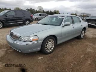 ✅ 2007 Lincoln Town Car Signature • VIN: 1LNHM81V17Y623814 • Лот: 89675065. Опубликован ранее на Copart с пробегом 157 508 миль. Бесплатный доступ к архиву аукционных продаж из США и подробный отчёт об истории автомобиля на DreamBid. Изображение 1.
