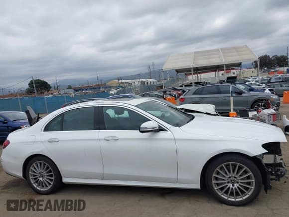 ✅ 2021 Mercedes-Benz E 350 • VIN: W1KZF8DB5MA960016 • Lot: 42077589. Wystawiony na IAAI z przebiegiem 52 264 mil. Bezpłatny archiwum sprzedaży aukcyjnych z USA i szczegółowy raport historii pojazdu na DreamBid. Zdjęcie 14.