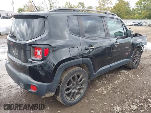✅ 2016 Jeep Renegade Latitude • VIN: ZACCJABW3GPD21634 • Lot: 43494210. Wystawiony na IAAI z przebiegiem 99 651 mil. Bezpłatny archiwum sprzedaży aukcyjnych z USA i szczegółowy raport historii pojazdu na DreamBid. Zdjęcie 4.