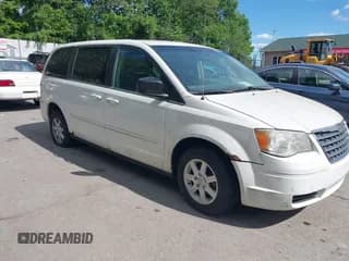 ✅ 2010 Chrysler Town & Country LX • VIN: 2A4RR2D17AR405642 • Lot: 42264125. Wystawiony na IAAI z przebiegiem 136 081 mil. Bezpłatny archiwum sprzedaży aukcyjnych z USA i szczegółowy raport historii pojazdu na DreamBid. Zdjęcie 1.