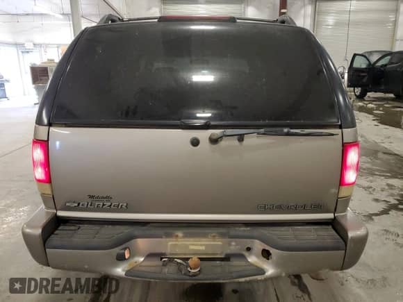 2001 Chevrolet Blazer LT z VIN 1GNDT13W61K261919, wystawiony jako Copart lot #87338144 z przebiegiem 144 754 mil mil oraz Czysty tytuł • Clean title. Historia ofert i sprzedaży dostępna na DreamBid. Obrazek 6.