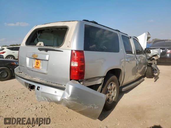 ✅ 2014 Chevrolet Suburban LT • VIN: 1GNSCJE0XER235725 • Лот: 84960925. Опубликован ранее на Copart с пробегом Не указан. Бесплатный доступ к архиву аукционных продаж из США и подробный отчёт об истории автомобиля на DreamBid. Изображение 3.