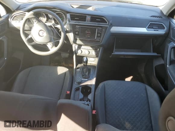 ✅ 2018 Volkswagen Tiguan S • VIN: 3VV0B7AX7JM083098 • Лот: 73700514. Опубликован ранее на Copart с пробегом 129 222 миль. Бесплатный доступ к архиву аукционных продаж из США и подробный отчёт об истории автомобиля на DreamBid. Изображение 8.