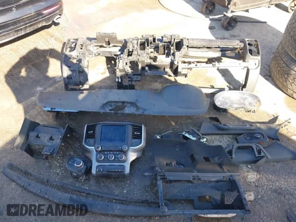 2020 Ram 1500 Big Horn z VIN 1C6SRFFT9LN102575, wystawiony jako IAAI lot #41429697 z przebiegiem 22 mil mil oraz . Historia ofert i sprzedaży dostępna na DreamBid. Obrazek 11.