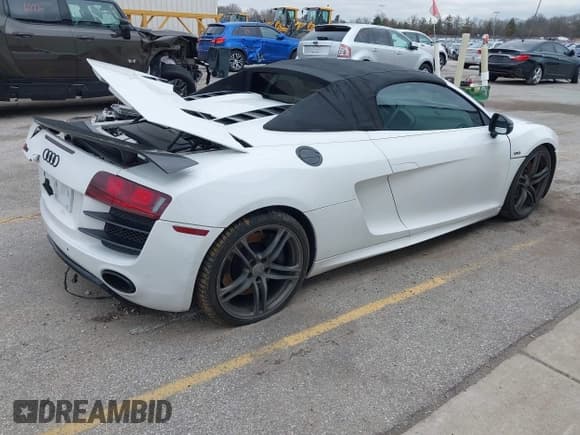 ✅ 2011 Audi R8 • VIN: WUAVNAFG2BN001984 • Лот: 41830131. Опубликован ранее на IAAI с пробегом 78 499 миль. Бесплатный доступ к архиву аукционных продаж из США и подробный отчёт об истории автомобиля на DreamBid. Изображение 4.