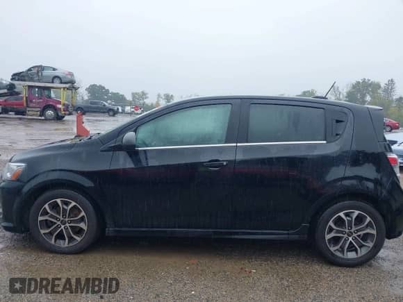 2020 Chevrolet Sonic LT с VIN 1G1JD6SBXL4110389, выставлен на аукционе IAAI как лот 43281164 с пробегом 51 914 миль миль и . История ставок и продаж доступна на DreamBid. Изображение 14.