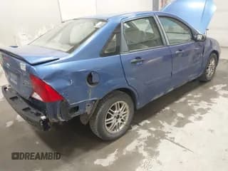 ✅ 2004 Ford Focus ST • VIN: 1FAHP38Z74W155432 • Lot: 43560637. Wystawiony na IAAI z przebiegiem 105 912 mil. Bezpłatny archiwum sprzedaży aukcyjnych z USA i szczegółowy raport historii pojazdu na DreamBid. Zdjęcie 6.