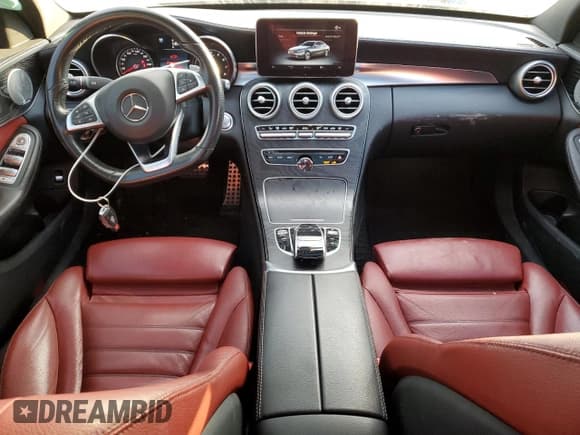 ✅ 2015 Mercedes-Benz C 400 • VIN: 55SWF6GB3FU034526 • Lot: 89468095. Wystawiony na Copart z przebiegiem 177 881 mil. Bezpłatny archiwum sprzedaży aukcyjnych z USA i szczegółowy raport historii pojazdu na DreamBid. Zdjęcie 8.