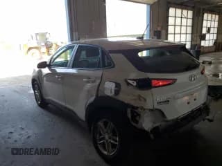 ✅ 2018 Hyundai Kona SE • VIN: KM8K1CAA2JU113369 • Лот: 58875093. Опубликован ранее на Copart с пробегом 54 566 миль. Бесплатный доступ к архиву аукционных продаж из США и подробный отчёт об истории автомобиля на DreamBid. Изображение 2.