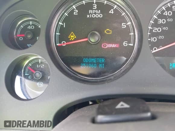 2008 Chevrolet Tahoe 2LT с VIN 1GNFC13068R121035, выставлен на аукционе IAAI как лот 42123735 с пробегом 251 060 миль миль и . История ставок и продаж доступна на DreamBid. Изображение 7.