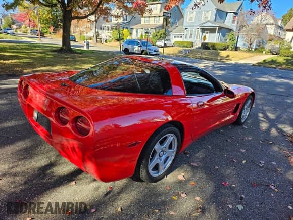 1997 Chevrolet Corvette z VIN 1G1YY22G1V5106087, wystawiony jako Copart lot #91731135 z przebiegiem 9 087 mil mil oraz Czysty tytuł • Clean title. Historia ofert i sprzedaży dostępna na DreamBid. Obrazek 4.