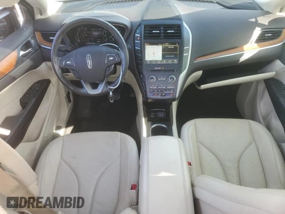 ✅ 2016 Lincoln MKC Reserve • VIN: 5LMCJ3C93GUJ30291 • Lot: 71483875. Wystawiony na Copart z przebiegiem 51 301 mil. Bezpłatny archiwum sprzedaży aukcyjnych z USA i szczegółowy raport historii pojazdu na DreamBid. Zdjęcie 8.