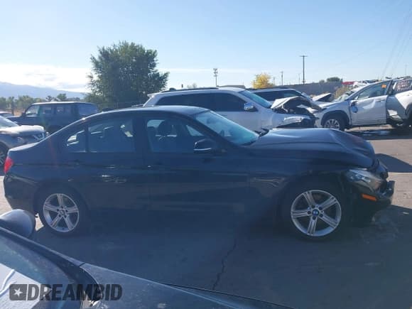 ✅ 2014 BMW 3 Series 328d xDrive • VIN: WBA3D5C5XEKX98831 • Lot: 43373645. Listed on IAAI with 262,316 mi. Free auction sales archive from the USA and detailed vehicle history report at DreamBid. Image 13.