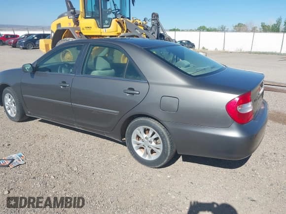 ✅ 2004 Toyota Camry LE • VIN: 4T1BF30KX4U583780 • Lot: 42486466. Wystawiony na IAAI z przebiegiem 251 110 mil. Bezpłatny archiwum sprzedaży aukcyjnych z USA i szczegółowy raport historii pojazdu na DreamBid. Zdjęcie 3.