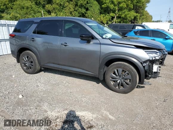 ✅ 2024 Nissan Pathfinder S • VIN: 5N1DR3AC7RC250067 • Lot: 71439865. Wystawiony na Copart z przebiegiem 21 032 mil. Bezpłatny archiwum sprzedaży aukcyjnych z USA i szczegółowy raport historii pojazdu na DreamBid. Zdjęcie 4.