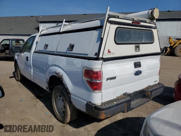 ✅ 2014 Ford F-150 XL • VIN: 1FTMF1EM7EKD09381 • Lot: 71280855. Listed on Copart with 277,984 mi. Free auction sales archive from the USA and detailed vehicle history report at DreamBid. Image 2.