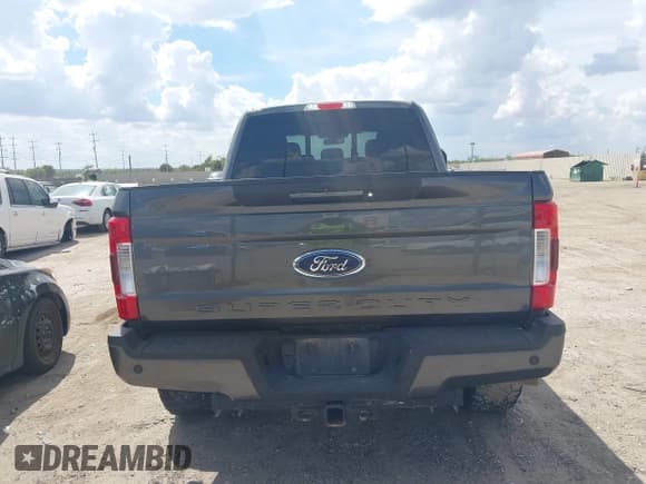 ✅ 2019 Ford F-250 XL • VIN: 1FT7W2BT5KEG38525 • Lot: 43388550. Wystawiony na IAAI z przebiegiem 151 304 mil. Bezpłatny archiwum sprzedaży aukcyjnych z USA i szczegółowy raport historii pojazdu na DreamBid. Zdjęcie 16.