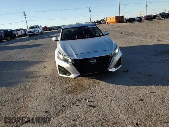 ✅ 2023 Nissan Altima SL • VIN: 1N4BL4EW9PN300983 • Lot: 87006495. Wystawiony na Copart z przebiegiem 15 361 mil. Bezpłatny archiwum sprzedaży aukcyjnych z USA i szczegółowy raport historii pojazdu na DreamBid. Zdjęcie 13.