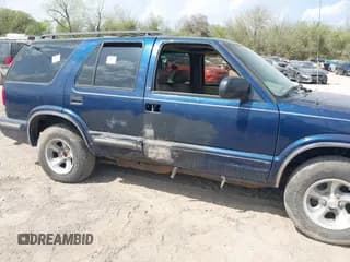 ✅ 1999 Chevrolet Blazer LS • VIN: 1GNCS13W1X2120019 • Lot: 41766379. Wystawiony na IAAI z przebiegiem Nie podano. Bezpłatny archiwum sprzedaży aukcyjnych z USA i szczegółowy raport historii pojazdu na DreamBid. Zdjęcie 6.