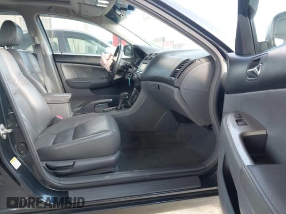 ✅ 2006 Honda Accord EX-L • VIN: 1HGCM56876A061183 • Lot: 43793606. Listed on IAAI with 93,117 mi. Free auction sales archive from the USA and detailed vehicle history report at DreamBid. Image 5.